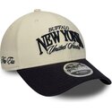 cappello-curvo-beige-cinghia-regolabile-9forty-m-crown-wordmark-dei-buffalo-new-york-di-new-era