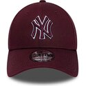 cappello-curvo-rosso-cinghia-regolabile-9forty-team-outline-dei-new-york-yankees-mlb-di-new-era