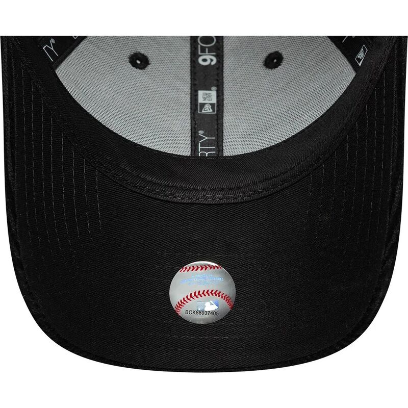 cappello-curvo-nero-cinghia-regolabile-9forty-cord-dei-new-york-yankees-mlb-di-new-era cappello-curvo-nero-cinghia-regolabile-9forty-cord-dei-new-york-yankees-mlb-di-new-era