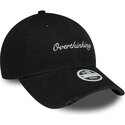 cappello-curvo-nero-cinghia-regolabile-9twenty-slogan-overthinking-di-new-era