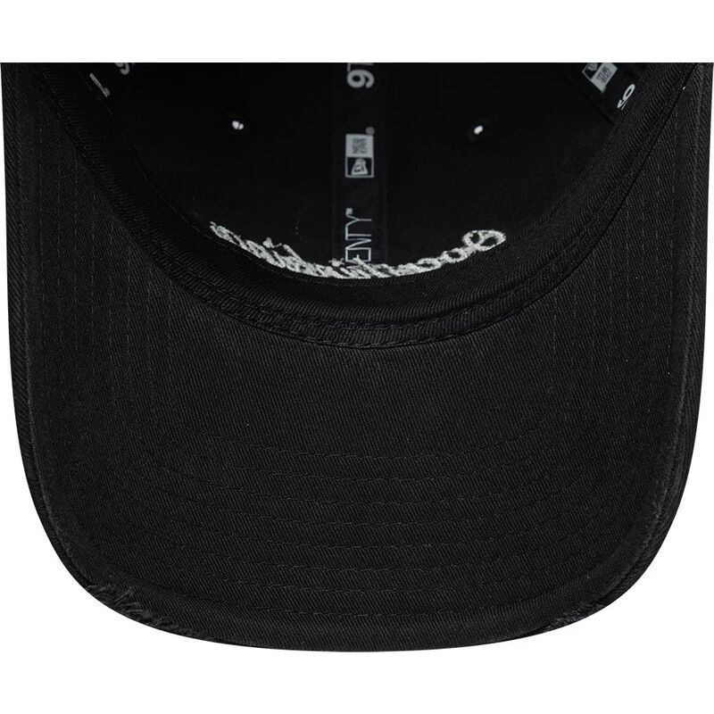 cappello-curvo-nero-cinghia-regolabile-9twenty-slogan-overthinking-di-new-era cappello-curvo-nero-cinghia-regolabile-9twenty-slogan-overthinking-di-new-era