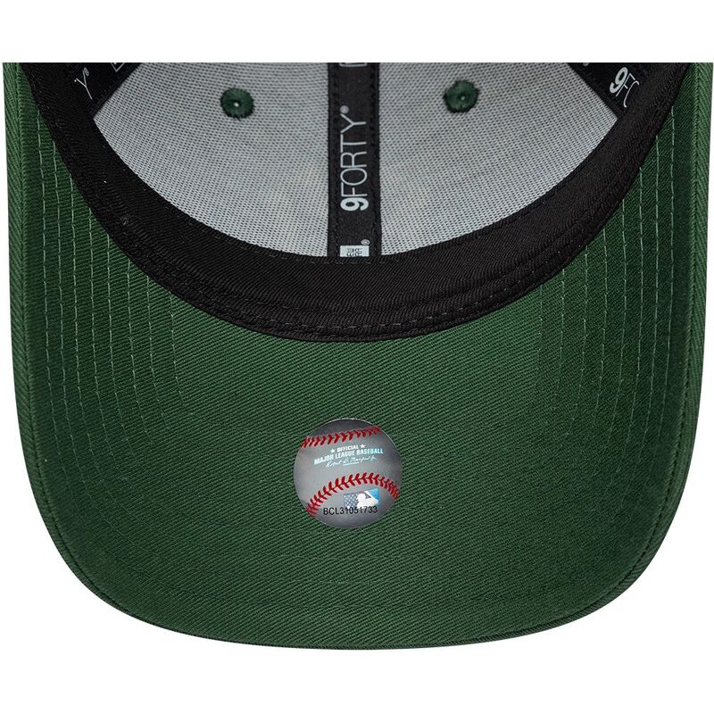 cappello-curvo-verde-cinghia-regolabile-9forty-metallic-dei-new-york-yankees-mlb-di-new-era cappello-curvo-verde-cinghia-regolabile-9forty-metallic-dei-new-york-yankees-mlb-di-new-era