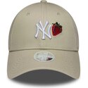 cappello-curvo-beige-cinghia-regolabile-9forty-fruit-icon-strawberry-dei-new-york-yankees-mlb-di-new-era