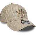 cappello-curvo-beige-cinghia-regolabile-9forty-pu-weave-dei-new-york-yankees-mlb-di-new-era