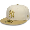 cappello-piatto-beige-aderente-59fifty-league-essential-dei-new-york-yankees-mlb-di-new-era