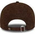 cappello-curvo-marrone-cinghia-regolabile-9twenty-cord-script-dei-new-york-yankees-mlb-di-new-era