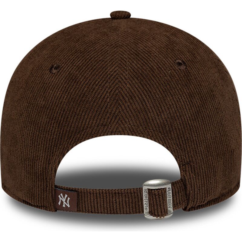 cappello-curvo-marrone-cinghia-regolabile-9twenty-cord-script-dei-new-york-yankees-mlb-di-new-era