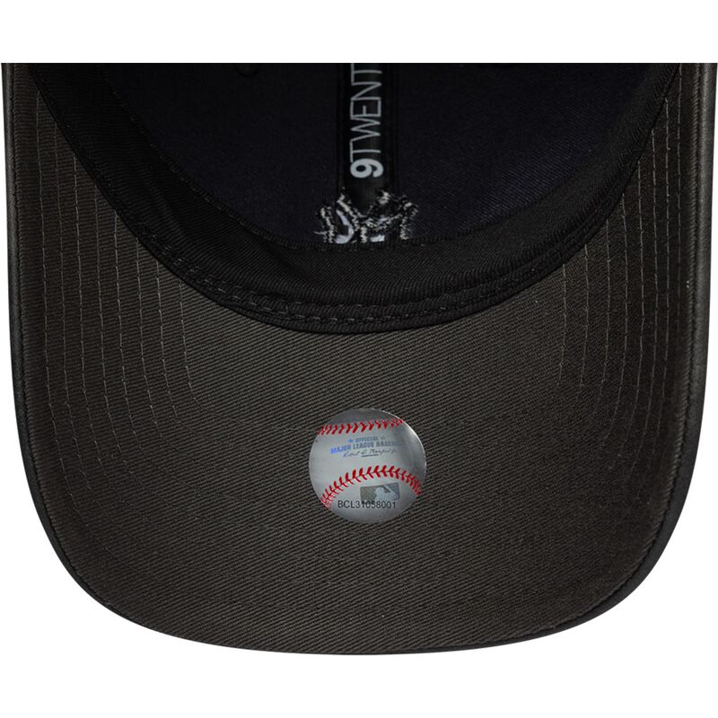 cappello-curvo-nero-cinghia-regolabile-9twenty-washed-pu-dei-new-york-yankees-mlb-di-new-era