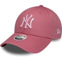 cappello-curvo-rosa-cinghia-regolabile-9forty-league-essential-cas-dei-new-york-yankees-mlb-di-new-era