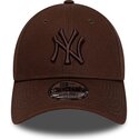 cappello-curvo-marrone-cinghia-regolabile-9forty-league-essential-dei-new-york-yankees-mlb-di-new-era