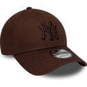 cappello-curvo-marrone-cinghia-regolabile-9forty-league-essential-dei-new-york-yankees-mlb-di-new-era