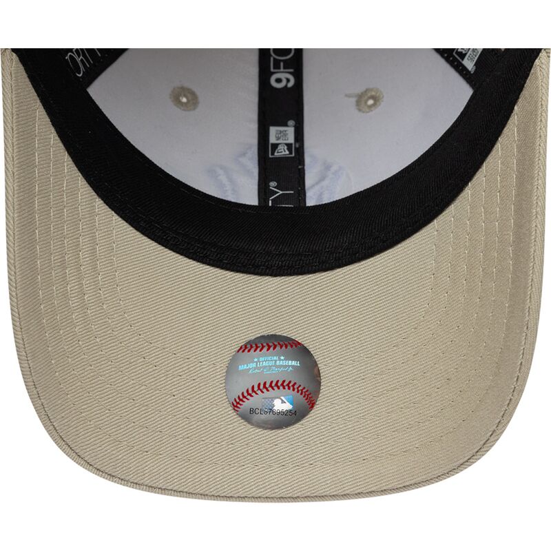 cappello-curvo-beige-cinghia-regolabile-9forty-monster-icon-dei-new-york-yankees-mlb-di-new-era