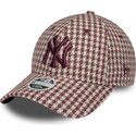 cappello-curvo-rosso-cinghia-regolabile-9forty-m-crown-houndstooth-dei-new-york-yankees-mlb-di-new-era