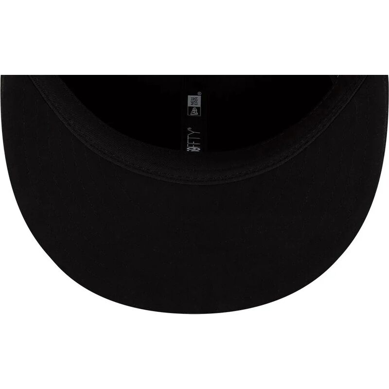 cappello-piatto-nero-chiuso-con-logo-nero-del-fc-barcelona-laliga-59fifty-mes-que-un-club-di-new-era