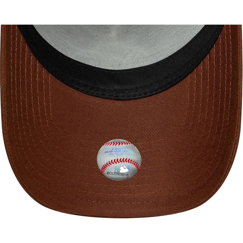 cappello-curvo-marrone-snapback-e-frame-outline-dei-new-york-yankees-mlb-di-new-era