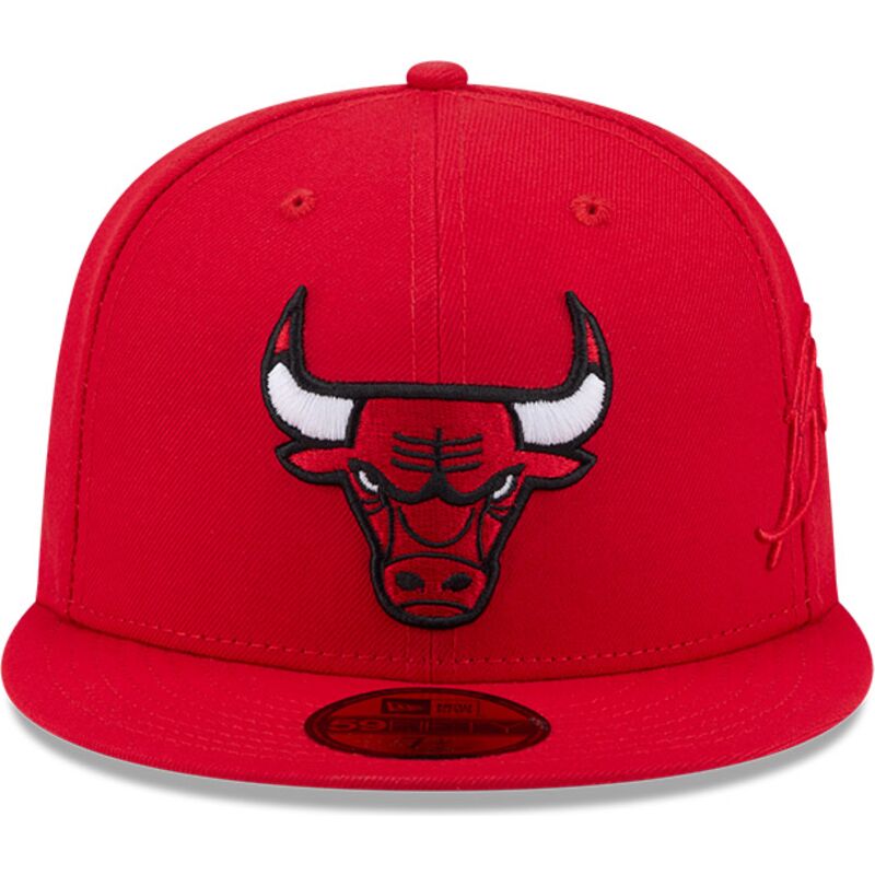 cappello-piatto-rosso-aderente-59fifty-side-script-dei-chicago-bulls-nba-di-new-era
