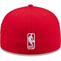cappello-piatto-rosso-aderente-59fifty-side-script-dei-chicago-bulls-nba-di-new-era
