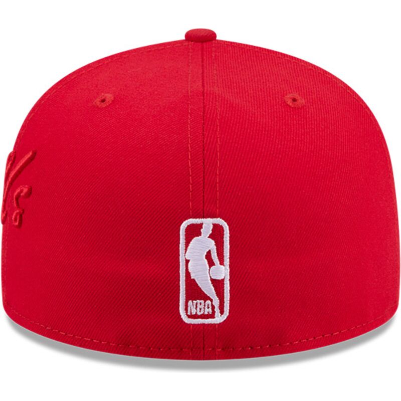 cappello-piatto-rosso-aderente-59fifty-side-script-dei-chicago-bulls-nba-di-new-era