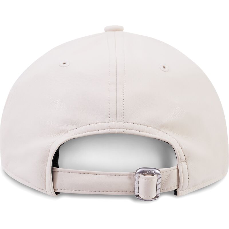 cappello-curvo-beige-cinghia-regolabile-clamp-arrows-pu-leather-di-l-ab-c-o-off-white