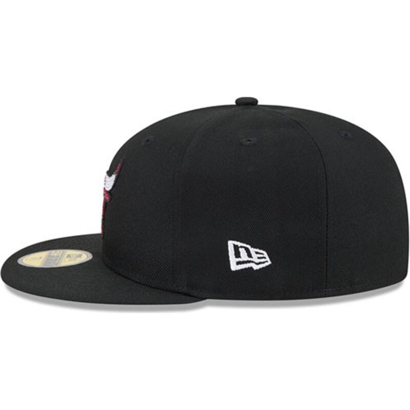 cappello-piatto-nero-aderente-59fifty-rhinestone-badge-dei-chicago-bulls-nba-di-new-era