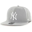 cappelli-piatta-grigio-snapback-tejido-vaquero-dei-new-york-yankees-mlb-di-47-brand