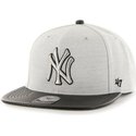 cappellino-visiera-piatta-grigio-snapback-tinta-unita-con-logo-laterale-di-mlb-new-york-yankees-di-47-brand