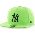 cappelli-piatta-verde-snapback-negro-lisa-dei-new-york-yankees-mlb-di-47-brand