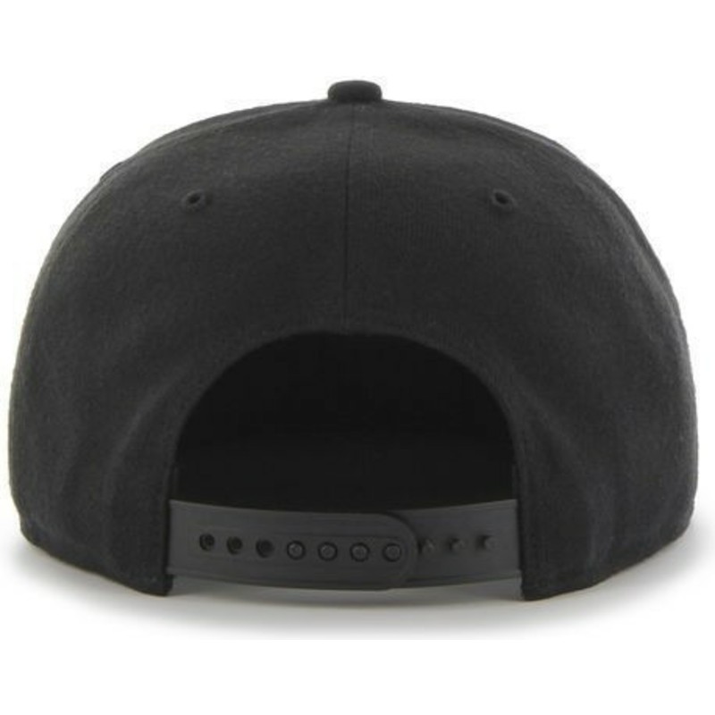 cappellino-visiera-piatta-nero-snapback-tinta-unita-di-nhl-boston-bruins-di-47-brand