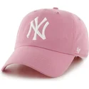 cappellino-con-visiera-curva-rosa-con-grande-logo-frontale-mlb-new-york-yankees-di-47-brand