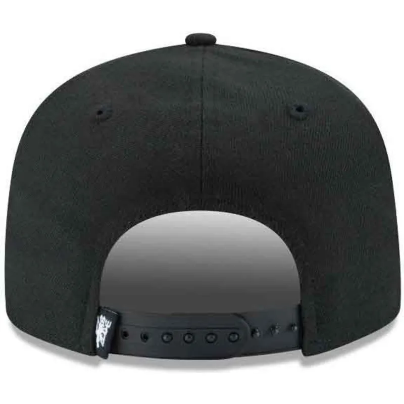 cappelli-piatta-nero-snapback-9fifty-black-on-black-dei-manchester-united-football-club-premier-league-di-new-era